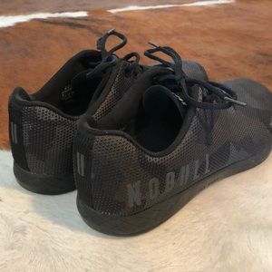NoBull dark camo, men’s 11. Great shape!